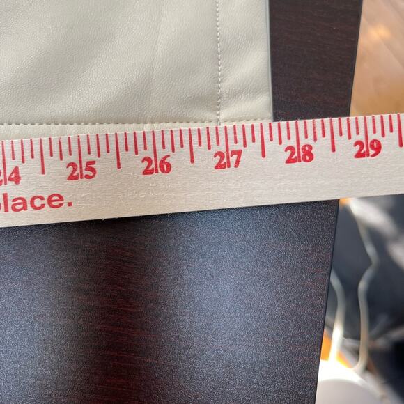 Abercrombie Curve Love 90’s Ultra High Rise Straight vegan Leather Cream 8 Short - Picture 11 of 11